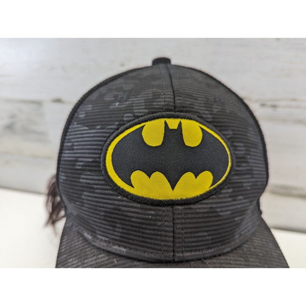 BATMAN Ball Cap Black Gray Yellow‎ Emblem Hat Size M 57CM Cotton Flexband